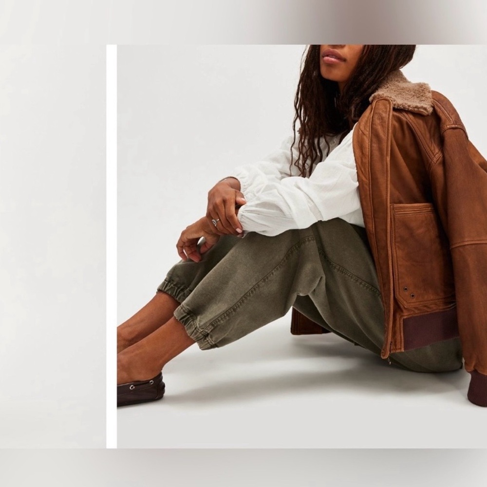 NWT Free People River Stone
Pants - Muted Basil / Army
Green - Large - Picture 3 of 8